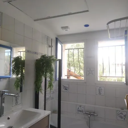 Holiday home La Petite Maison Pres De Paris Saint-Michel-sur-Orge